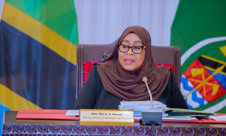 RAIS SAMIA AONGOZA KIKAO CHA BARAZA LA MAWAZIRI IKULU JIJINI DAR ES SALAAM