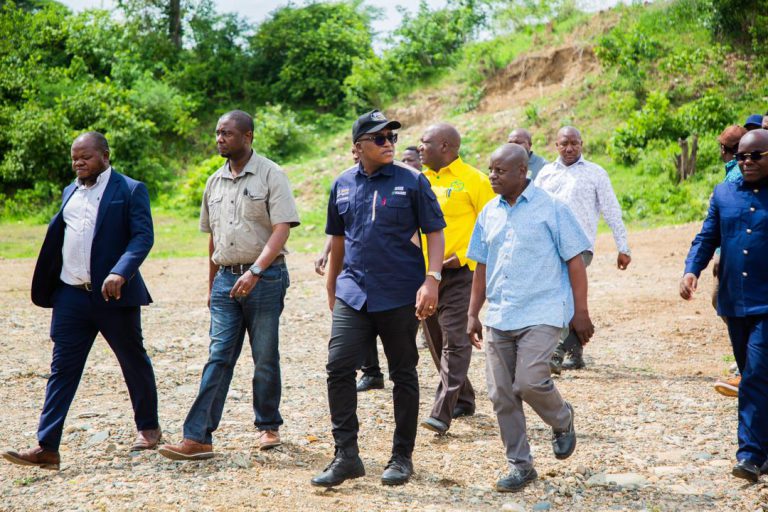 WAZIRI MAVUNDE ASIMAMISHA UCHIMBAJI MADINI  KWENYE MTO ZILA WILAYANI CHUNYA