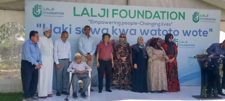 LALJI  FOUNDATION YAKABIDHI  VIFAA VYA SHULE KWA WATOTO WENYE MAHITAJI  