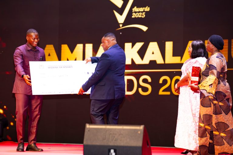 NYAMGUMA MAHAMUD AIBUKA  MSHINDI HABARI ZA NISHATI SAFI YA KUPIKIA