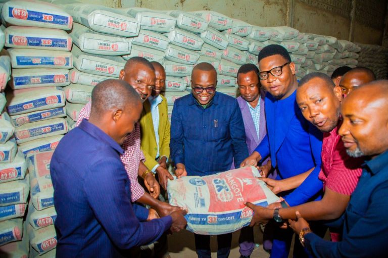MAVUNDE AKABIDHI MATOFALI 41,000 NA SARUJI TANI 102 KUCHOCHEA SHUGHULI ZA MAENDELEO DODOMA JIJI