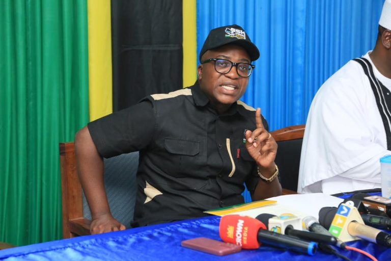 MADINI YA ALMASI YA SH BILIONI  1.7 YAKAMATWA YAKITOROSHWA UWANJA WA NDEGE MWANZA