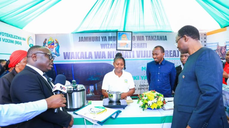 REA KUFIKISHA UMEME NA NISHATI SAFI YAKUPIKIA KATIKA VITONGOJI