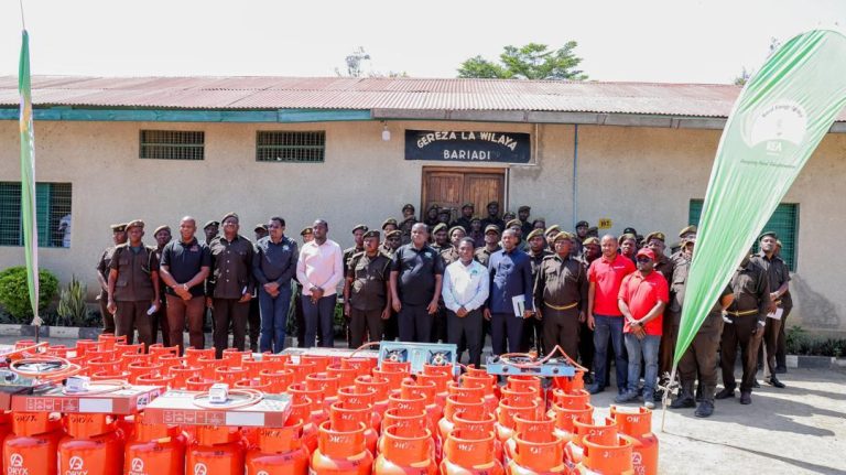 ORYX,REA  KUTOKOMEZA MATUMIZI YA MKAA KUNI KWA WAFANYAKAZI WA MAGEREZA