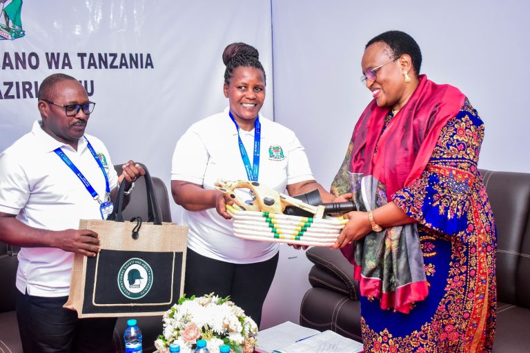 MAMA JANETH MAGUFULI ATEMBELEA BANDA LA OFISI YA WAZIRI MKUU SABASABA