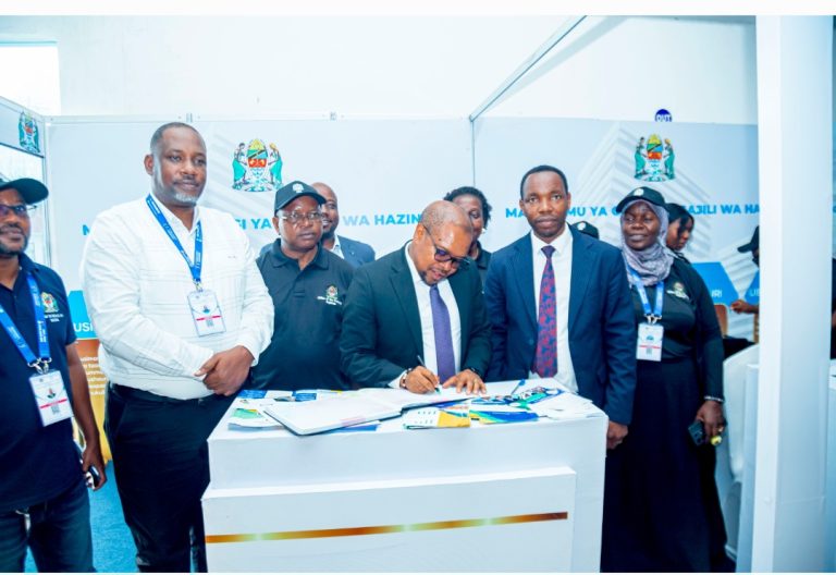 WAZIRI KIKWETE AIPA TANO OFISI YA MSAJILI WA HAZINA