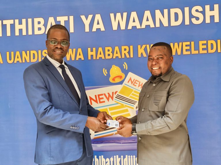 DKT. MWAISOBWA AKABIDHIWA PRESSCARD