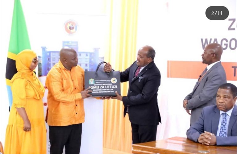 MGOMBEA URAIS WA CHAMA CHA NLD DOYO HASSAN DOYO AKABIDHIWA FOMU ZA UTEUZI NA INEC