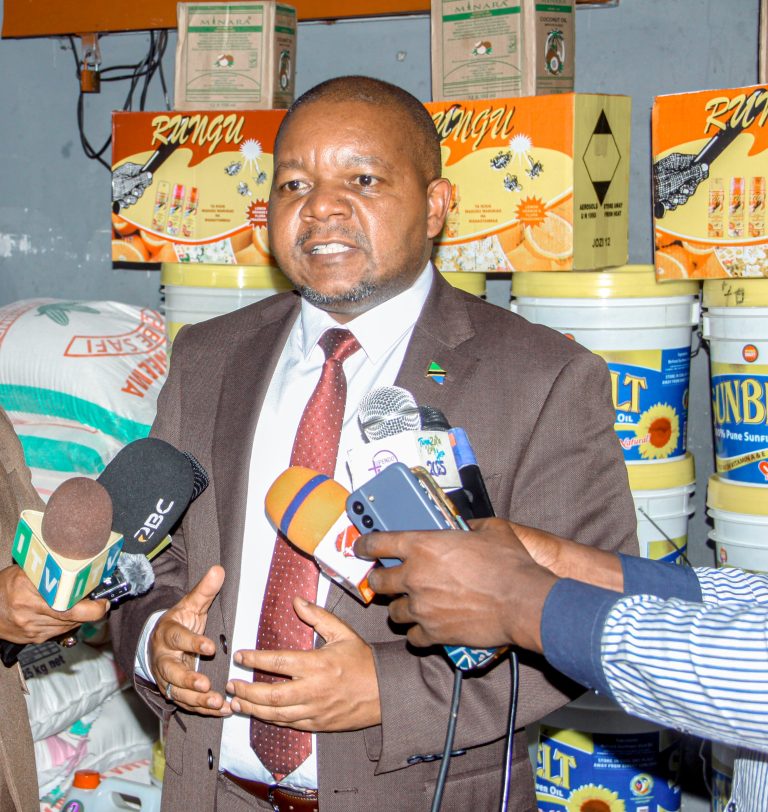 KAMISHNA MWENDA AWATAKA WANANCHI KUSAIDIA WATOTO WENYE MAHITAJI 