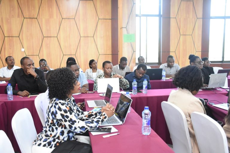 MAAFISA MAWASILIANO WAANDALIWA KUKABILIANA NA MABADILIKO YA TEKNOLOJIA