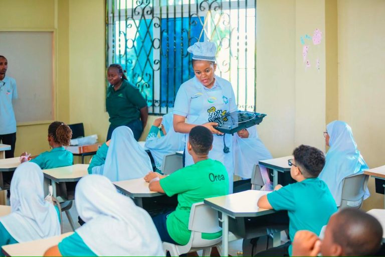 TANESCO KIGAMBONI YATOA ELIMU YA NISHATI SAFI YA KUPIKIA SHULE YA MSINGI MALAIKA