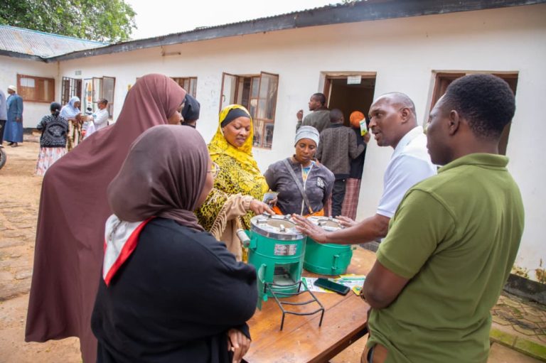 REA YAANZA USAMBAZAJI WA MAJIKO BANIFU 6,692 KATIKA MKOA WA SINGIDA