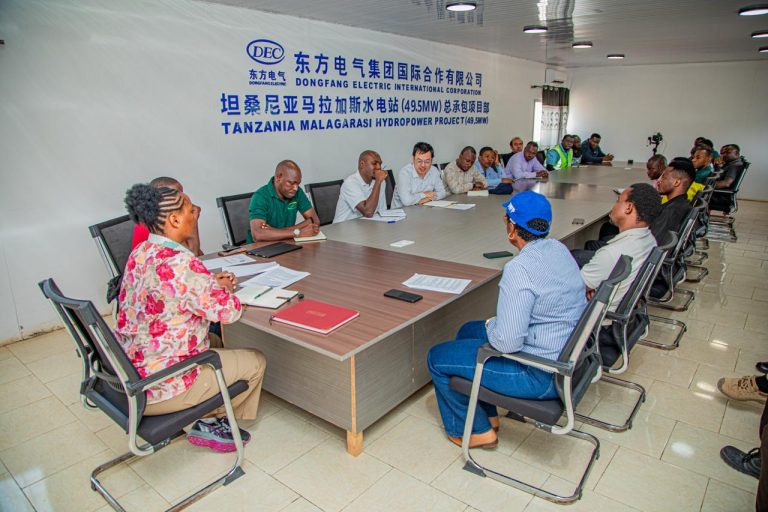 MHE.SALOME AIBANA KAMPUNI YA DONGFANG KWA KASI ISIYORIDHISHA MRADI WA UMEME MALAGARASI