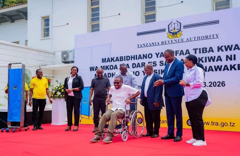 TRA YAKABIDHI VIFAA VYENYE THAMANI YA SH MILIONI 40