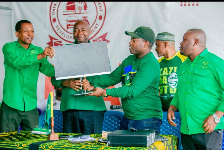 WANANCHI MAKURUMLA WALALAMIKIA SHIDA YA MAJI