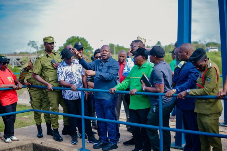DAWASA, MADIWANI UBUNGO ZIARANI KUTAFUTA SULUHU YA MAJI