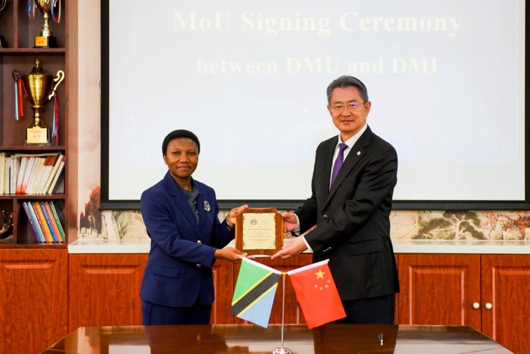 HUO CHA BAHARI DAR ES SALAAM (DMI) NA CHUO KIKUU CHA BAHARI CHA DALIAN CHA UCHINA(DMU) WASAINI MAKUBALIANO YA USHIRIKIANO
