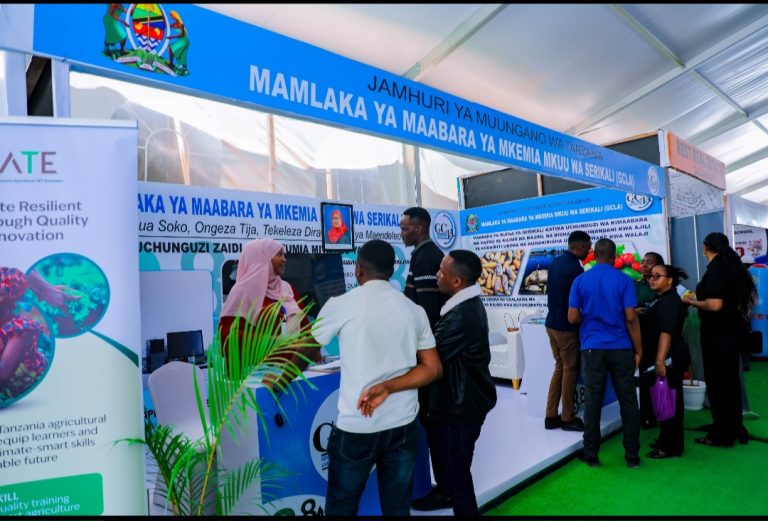 WAKULIMA WAPEWA MBINU YA KUKABILIANA NA SUMUKUVU
